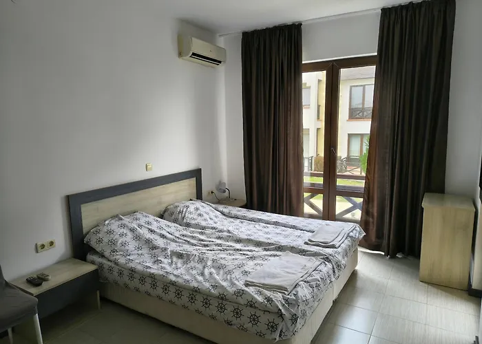 Апартамент Sunny Sea - 100 Meters From The Sea